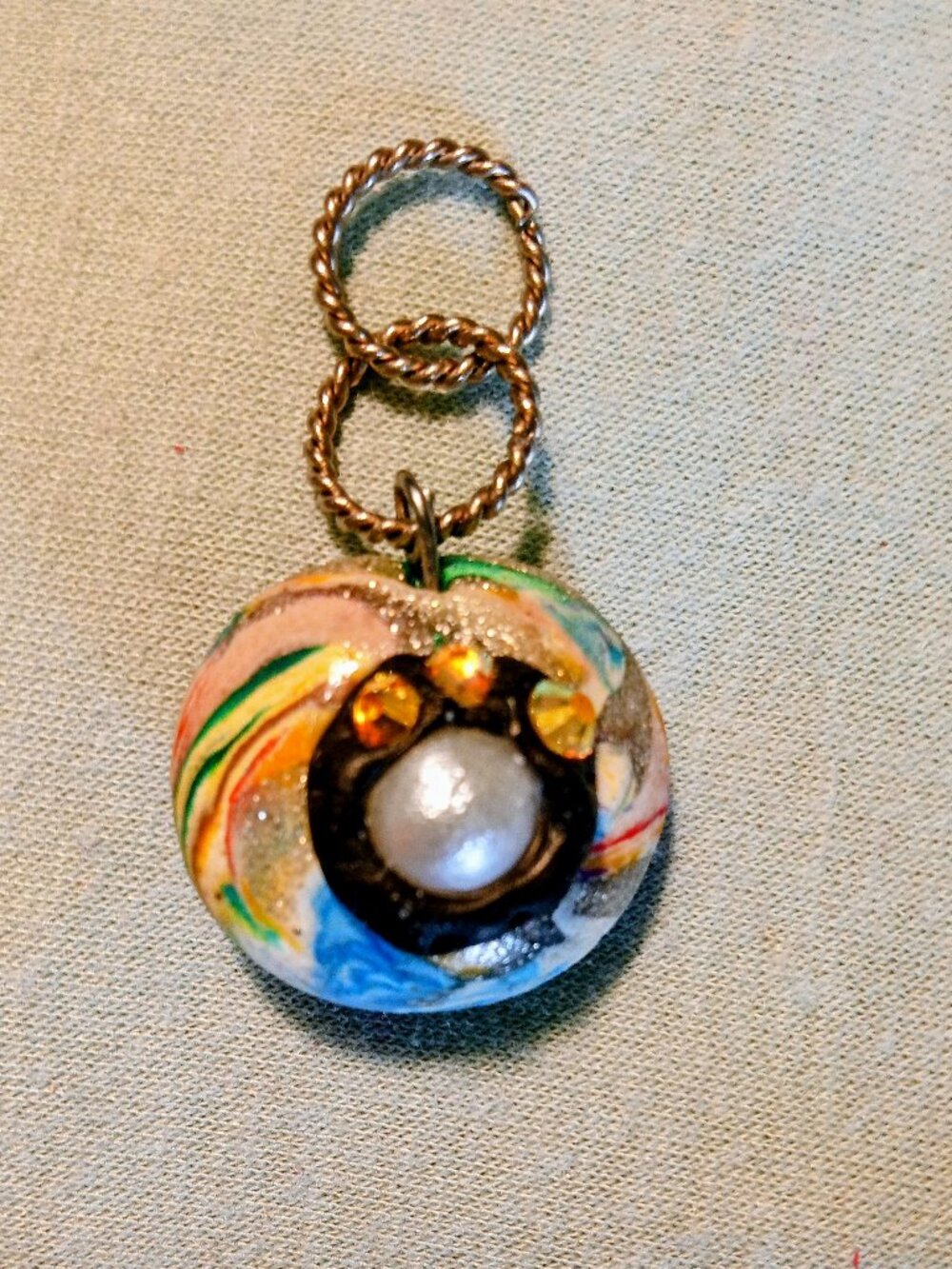 PRETTY FAUX PEARL PENDANT